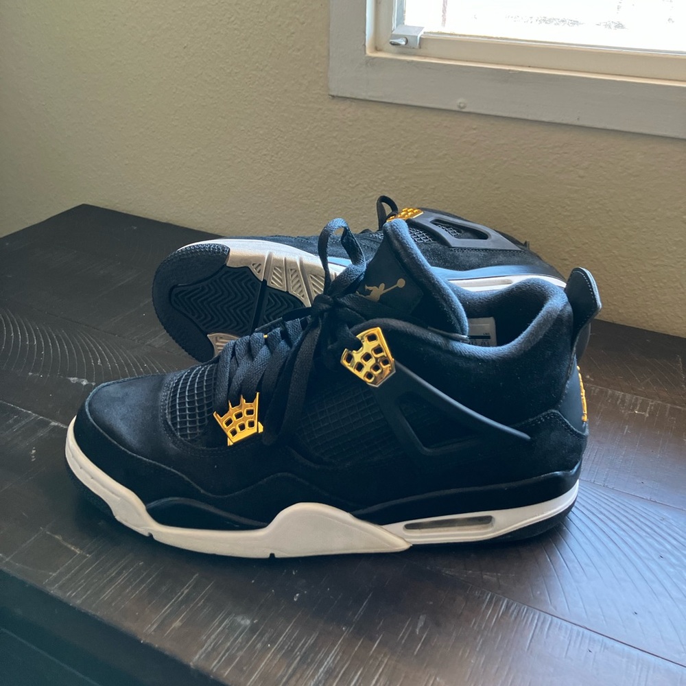 Jordan 4 Royalty